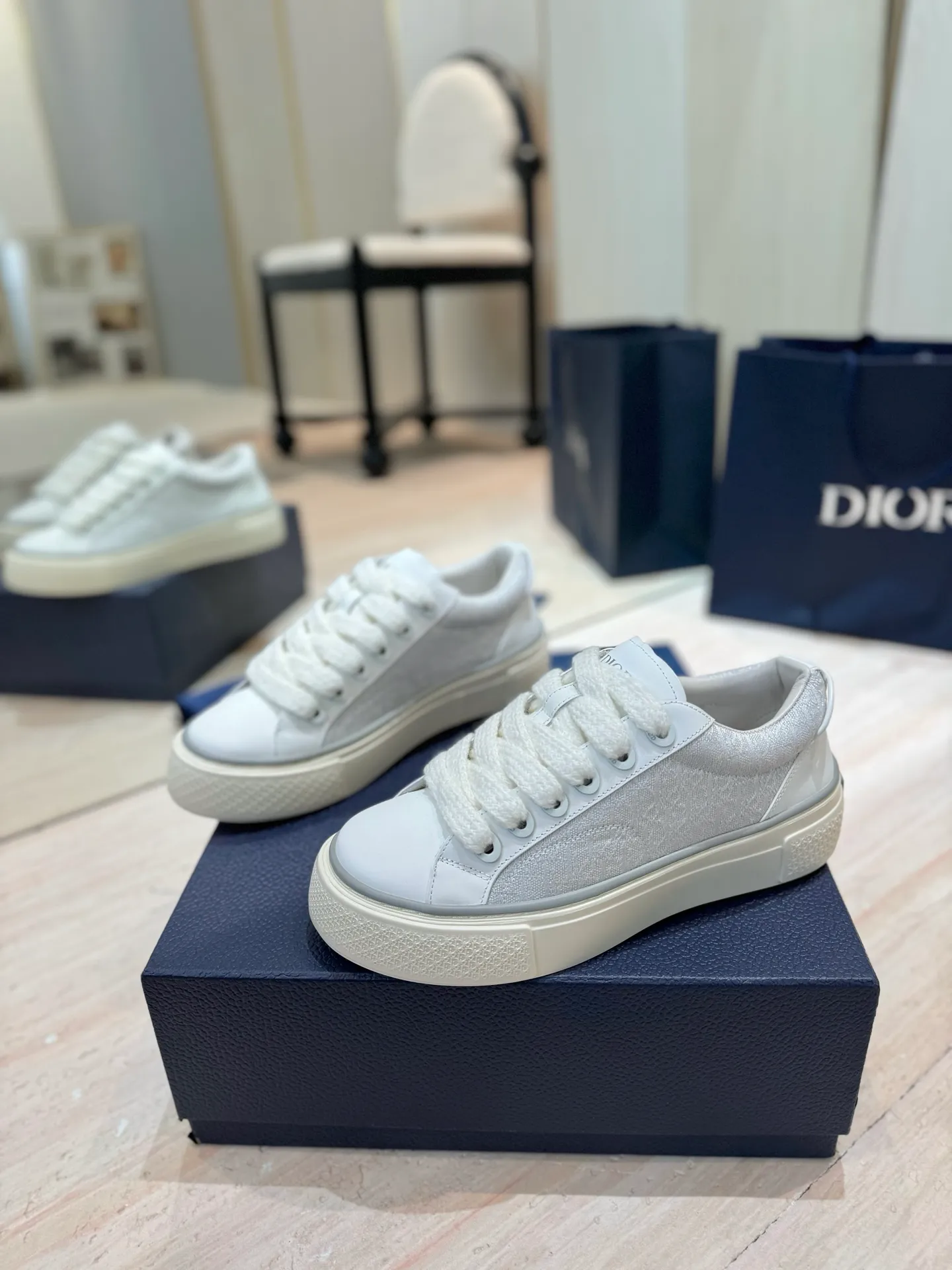 👟👟Ex-factory price 600👟👟 (Top version) Dior 2025 autumn and winter haute couture series new men's shoes CD jelly-colored flat casual shoes Dior and STONE ISLAND B33 round toe lace-up canvas skate shoes Stars' same style Oblique letter logo embroidered retro color-blocking sneakers The top high-end version on the market ✅ Upper: imported custom calfskin/suede leather ✅Inner: water-dyed cowhide lining ✅Outsole: original open-molded Tpu outsole ✅Packaging: full set of original box ✅Size: 35-45 (46 pieces customized, non-refundable)